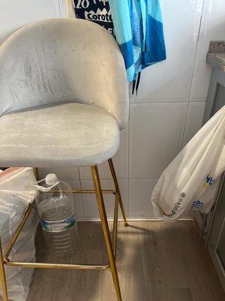 Butaca terciopelo gris patas doradas