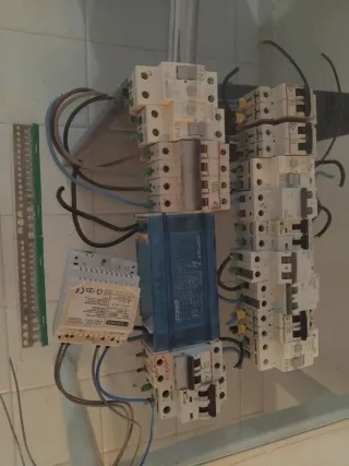 Interruptores automáticos y transformador