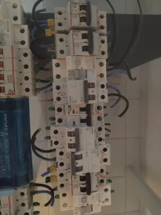 Interruptores automáticos y transformador