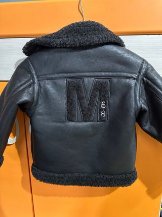 Giacca ecopelle nera con interno in pelliccia