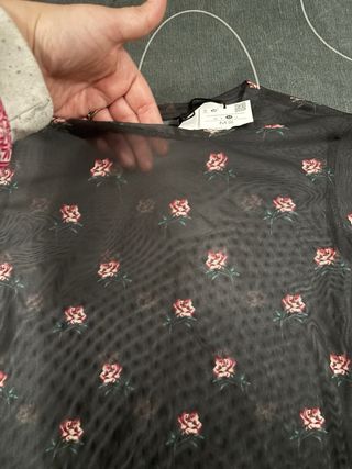 Body rejilla Bershka flores M
