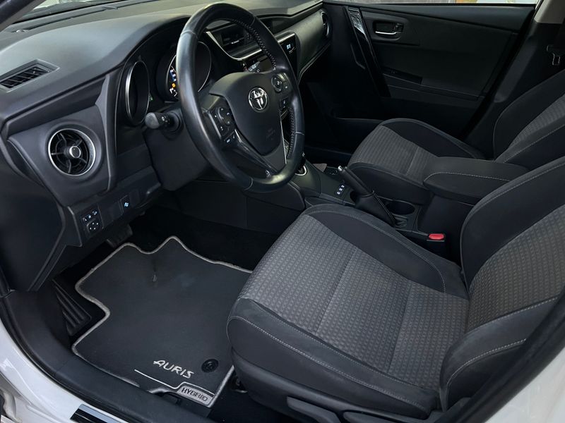 Toyota Auris Hybrid Touring Sports 2018 foto 5