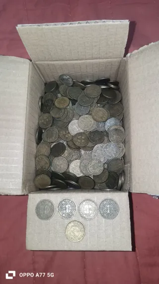 Lote de - 650. Pesetas 1944