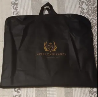 Traje de chaqueta negro de tres piezas con forro a