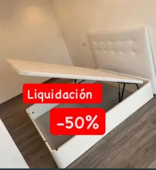 Canapé de madera con colchón