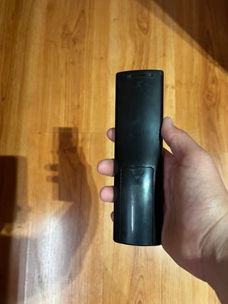 LG TV Negra con Mando y Cargador