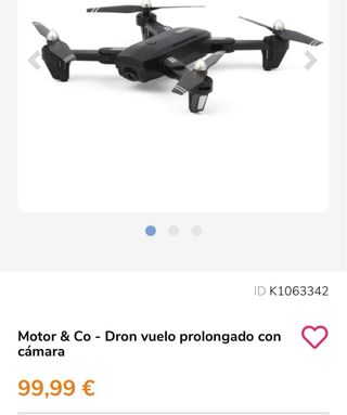 Dron con cámara y mando a distancia.