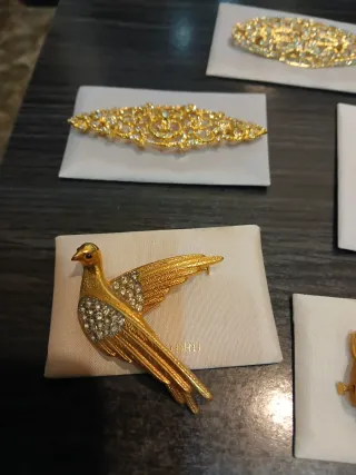 Lote de broches dorados