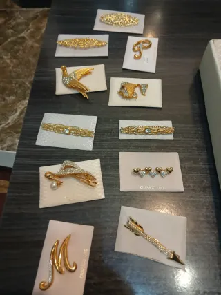 Lote de broches dorados