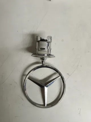 Emblema Estrella Mercedes Capot