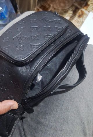 riñonera Louis Vuitton Discovery Bumbag negra