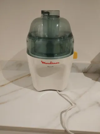 Licuadora Moulinex blanca y verde