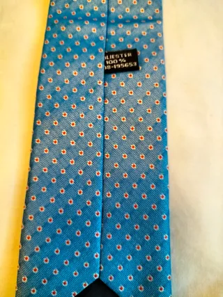 Corbata niño rayas azul,rojo y blanco !Cómo nueva!