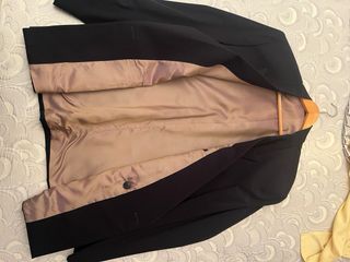 Americana vintage azul con botones dorados