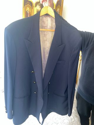 Americana vintage azul con botones dorados