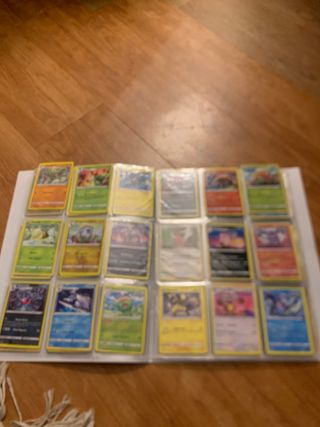 Álbum Pokémon Eevee Evoluciones Luna Estrellas