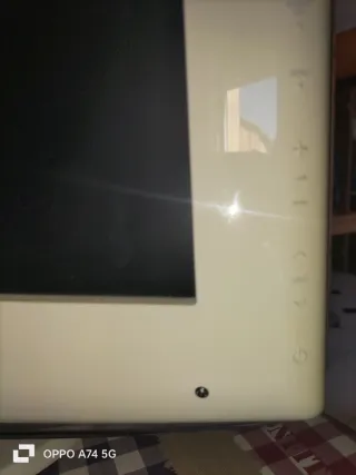 Televisor Samsung Blanco LCD de 32"