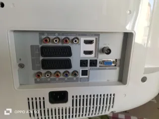 Televisor Samsung Blanco LCD de 32"