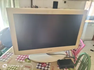 Televisor Samsung Blanco LCD de 32"