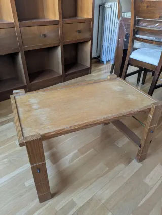 Mesa auxiliar de madera y metal