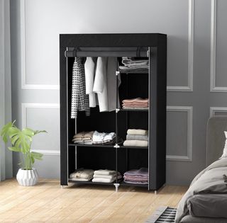 Guardaroba in tessuto nero