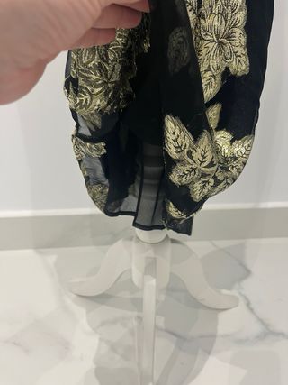 Vestido de fiesta negro y dorado