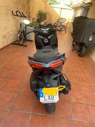 Yamaha XMAX 300 Tech MAX 2022 gris