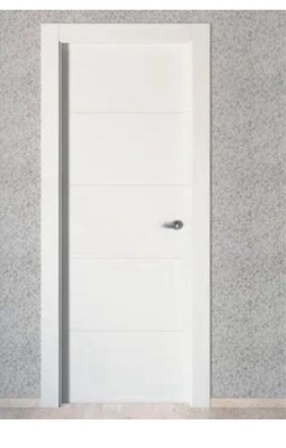 Puerta maciza lacada ciega abatible