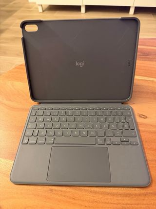 iPad Air 11 M2 128GB Azul + Logitech combo touch.