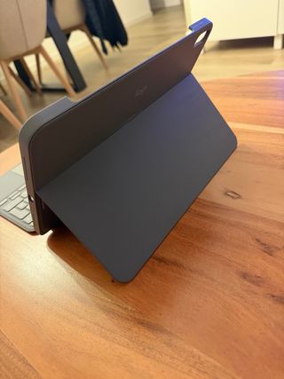 iPad Air 11 M2 128GB Azul + Logitech combo touch.