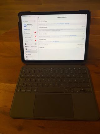 iPad Air 11 M2 128GB Azul + Logitech combo touch.