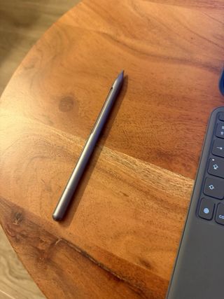 iPad Air 11 M2 128GB Azul + Logitech combo touch.