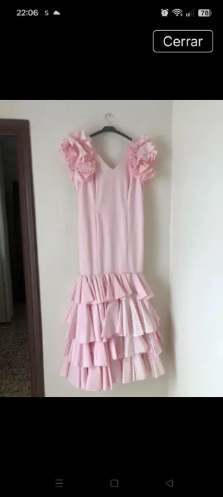 Traje de flamenca rosa con volantes