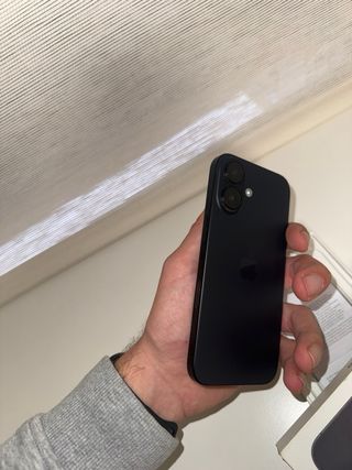 IPHONE 16 en perfecto estado 91%  de batería