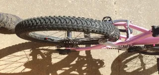 Bicicleta infantil rosa casi nueva