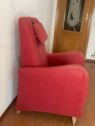 Sillón de tela rojo
