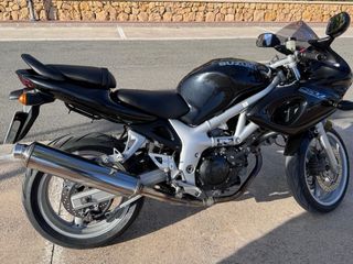 Suzuki SV 650 Negra y Plateada