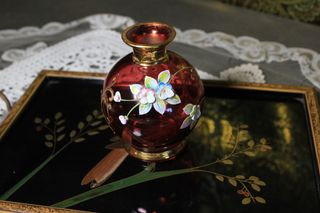 Set da toeletta vintage con vassoio, profumi e spazzole