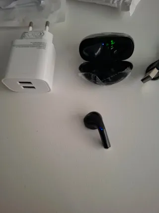 Cargador 2USB 12W + Auriculares Inalámbricos 9e