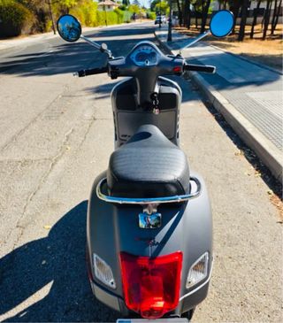 Vespa GTS 300 75 Aniversario Gris