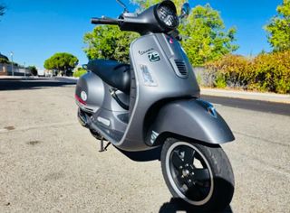 Vespa GTS 300 75 Aniversario Gris