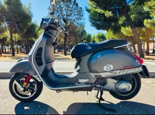 Vespa GTS 300 75 Aniversario Gris