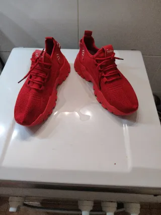 Zapatillas deportivas rojas