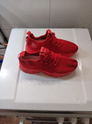 Zapatillas deportivas rojas