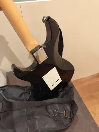 Guitarra eléctrica Yamaha EG 112C