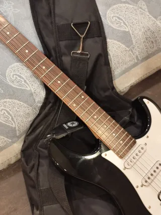 Guitarra eléctrica Yamaha EG 112C