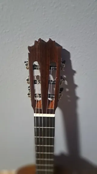 Guitarra flamenca casi sin usar