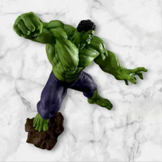 Figura Marvel Hulk Luminasta SEGA premium