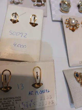 Lote de 6 pares de pendientes chapados en oro