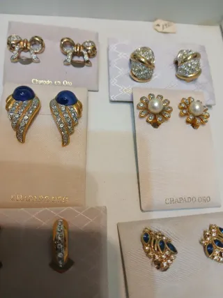Lote de 6 pares de pendientes chapados en oro